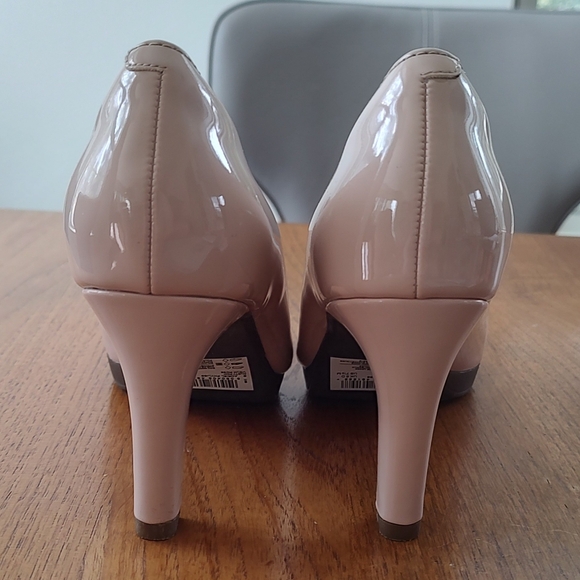 NWOB Clarks Peep toe heels - Picture 5 of 8